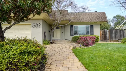 582 W Monte Vista Ave, Vacaville, CA 95688
