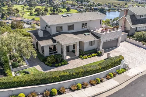 106 Fernwood Dr, San Rafael, CA 94901