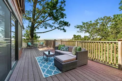 809 Albatross Dr, Novato, CA 94945