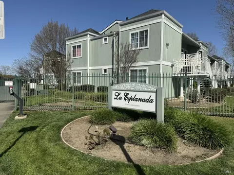 1611 La Esplanada Pl #116, Santa Rosa, CA 95404
