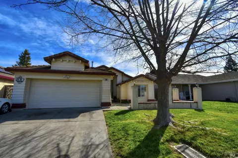950 Regina Way, Dixon, CA 95620