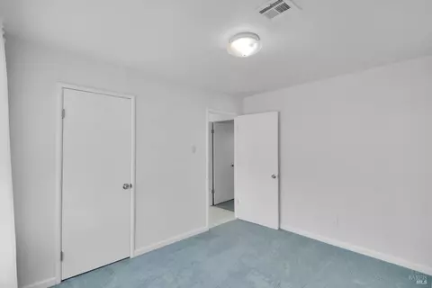 Bedroom - 124 Garibaldi Dr, Vallejo, CA 94589 photo 2 of 3