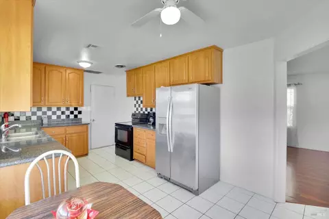 Kitchen - 124 Garibaldi Dr, Vallejo, CA 94589 photo 2 of 5