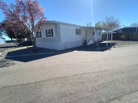 9 Del Loma Ct, Vacaville, CA 95687
