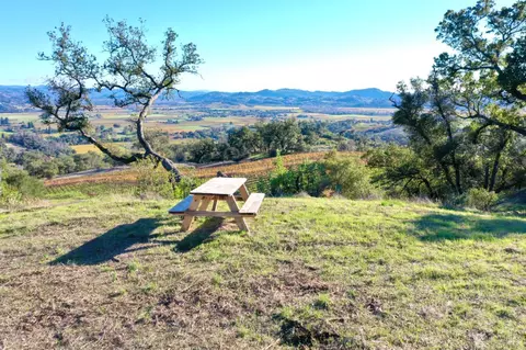 577 Artisan Cir, Geyserville, CA 95441