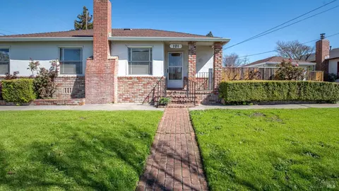 101 Edith St, Petaluma, CA 94952 photo 2