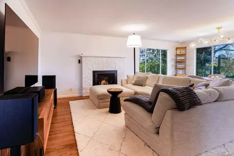 1511 Willowside Rd, Santa Rosa, CA 95401