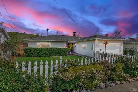 558 Tarragon Dr, San Rafael, CA 94903