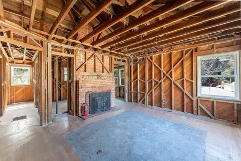 565 Redwood Ave, Willits, CA 95490 photo 3