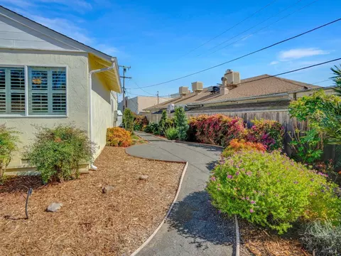 107 Oakmore Ct, Vallejo, CA 94591 photo 23