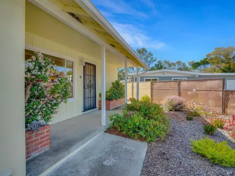 107 Oakmore Ct, Vallejo, CA 94591 photo 2