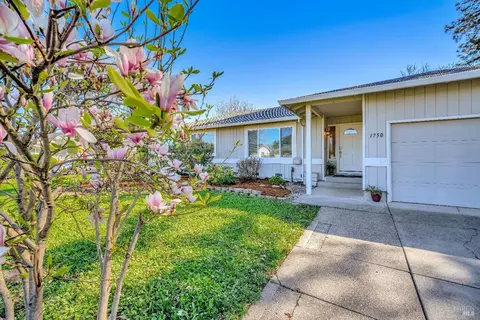 1750 Peterson Ln, Santa Rosa, CA 95403