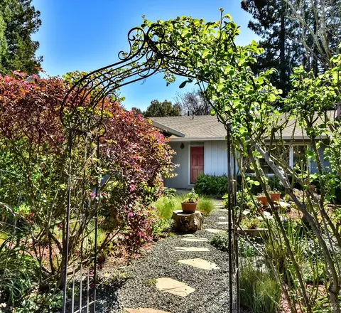 386 Oak St, Sonoma, CA 95476