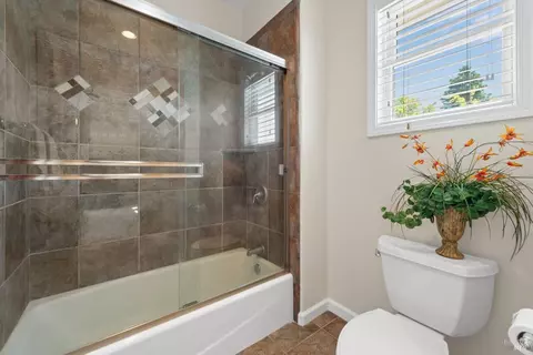 Bath - 2048 Pinecrest Ct, Vacaville, CA 95688 photo 8 of 10