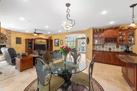 Dining - 2048 Pinecrest Ct, Vacaville, CA 95688 photo 3 of 4