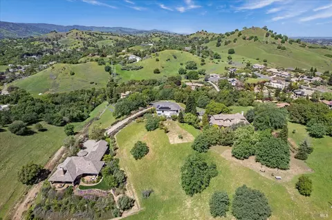 View/Area - 2048 Pinecrest Ct, Vacaville, CA 95688 photo 5 of 8