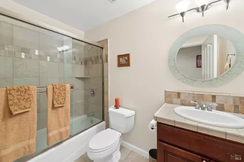 Bath - 2048 Pinecrest Ct, Vacaville, CA 95688 photo 10 of 10