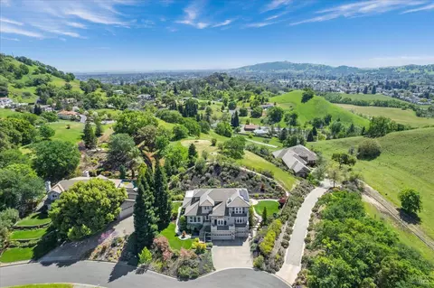 View/Area - 2048 Pinecrest Ct, Vacaville, CA 95688 photo 3 of 8