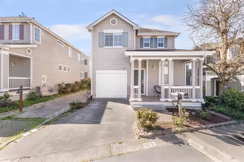 1013 Warren Dr, Petaluma, CA 94952