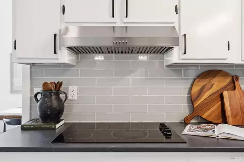 Kitchen - 304 Madrone Ave, Larkspur, CA 94939 photo 4 of 7