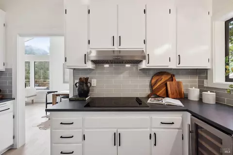 Kitchen - 304 Madrone Ave, Larkspur, CA 94939 photo 3 of 7