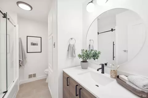 Bath - 304 Madrone Ave, Larkspur, CA 94939 photo 4 of 6