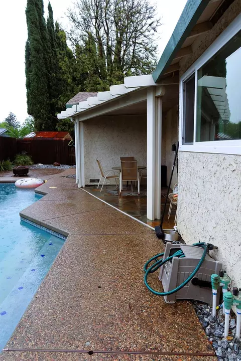Exterior - 1230 Cunningham Dr, Dixon, CA 95620 photo 7 of 8
