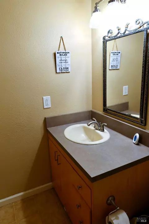 Bath - 1230 Cunningham Dr, Dixon, CA 95620 photo 3 of 3