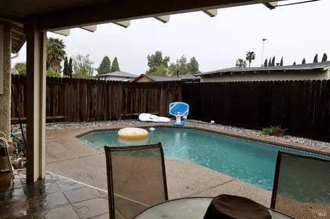 Exterior - 1230 Cunningham Dr, Dixon, CA 95620 photo 5 of 8
