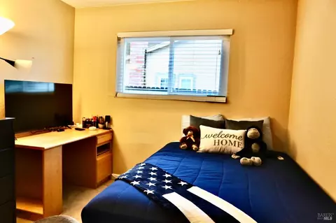Bedroom - 1230 Cunningham Dr, Dixon, CA 95620 photo 4 of 5