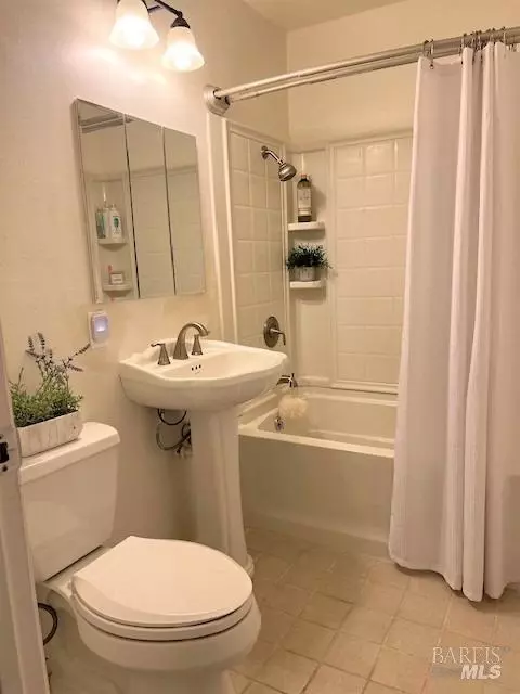 Bath - 115 Muirwood Pl, Vallejo, CA 94591 photo 1 of 2
