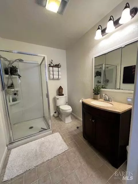 Bath - 115 Muirwood Pl, Vallejo, CA 94591 photo 2 of 2