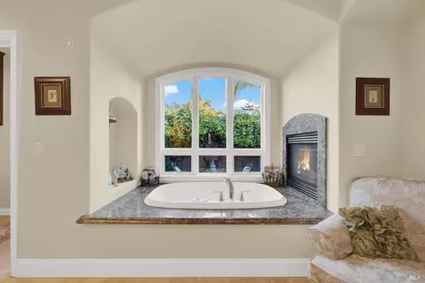 Bath - 500 Spring Ln, Vacaville, CA 95688 photo 6 of 8