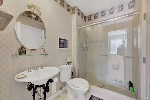 Bath - 500 Spring Ln, Vacaville, CA 95688 photo 1 of 8