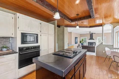 Kitchen - 1560 Trimble Ln, Cloverdale, CA 95425 photo 3 of 6