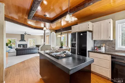 Kitchen - 1560 Trimble Ln, Cloverdale, CA 95425 photo 4 of 6