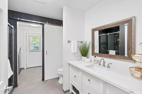 Bath - 1560 Trimble Ln, Cloverdale, CA 95425 photo 1 of 6
