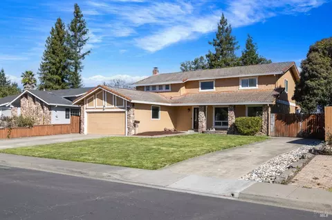 825 Santa Dorotea Cir, Rohnert Park, CA 94928