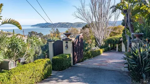 15 M Liss Ln, San Rafael, CA 94901