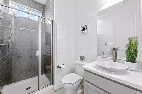 Bath - 1986 Clyde Jean Pl, Fairfield, CA 94533 photo 1 of 10