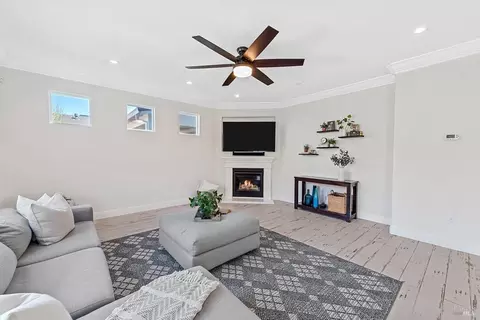 Living - 1986 Clyde Jean Pl, Fairfield, CA 94533 photo 2 of 3