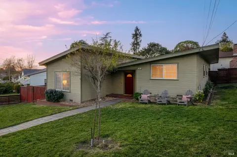 645 Mervyn Ave, Santa Rosa, CA 95404