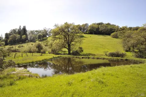1640 Canyon Run, Healdsburg, CA 95448