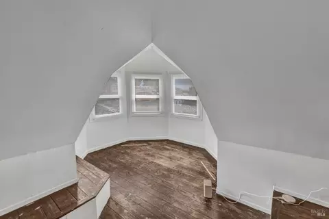 Entry Way - 1001 Sutter St, Vallejo, CA 94590 photo 4 of 6