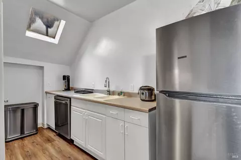 Kitchen - 1001 Sutter St, Vallejo, CA 94590 photo 7 of 11