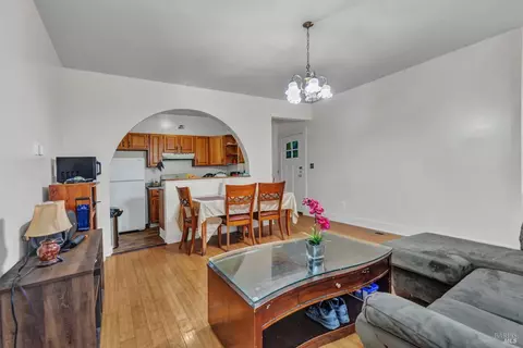 Living - 1001 Sutter St, Vallejo, CA 94590 photo 5 of 5