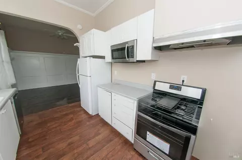 Kitchen - 1001 Sutter St, Vallejo, CA 94590 photo 5 of 11