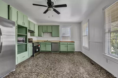 Kitchen - 1001 Sutter St, Vallejo, CA 94590 photo 3 of 11
