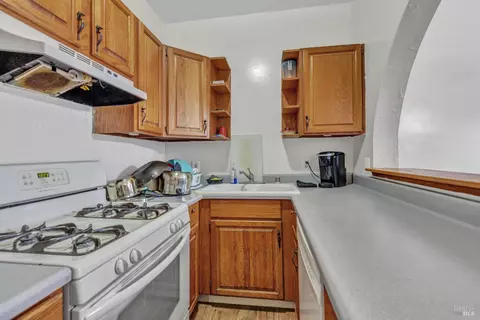 Kitchen - 1001 Sutter St, Vallejo, CA 94590 photo 9 of 11