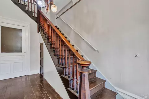 Entry Way - 1001 Sutter St, Vallejo, CA 94590 photo 5 of 6